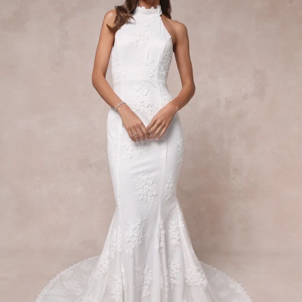 Lulu’s mermaid halter bridal gown with beautiful embroidery, size small
